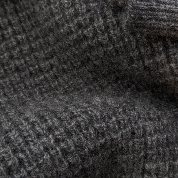 Everlane • Cashmere Stroopwafel Turtleneck Sweater - Picture 10 of 12